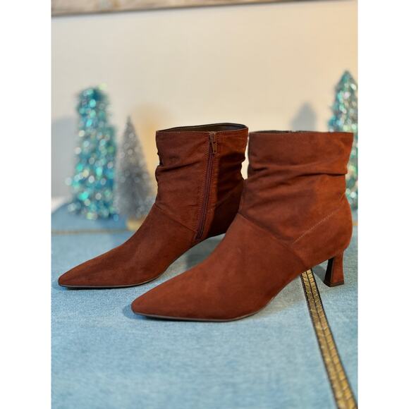 NATURALIZER Cappuccino Fabric Slouched Pointed Toe Side Zip Ankle Bootie 2”Heel - Picture 7 of 12